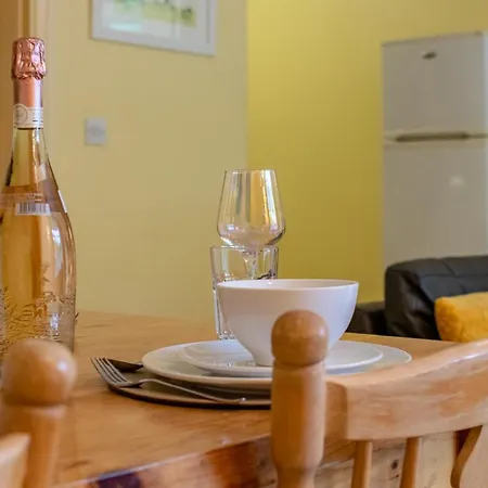 121 - Center 4 Bedroom Townhouse, Sleeps 6 * Γκάλγουεϊ