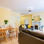 Center 4 Bedroom Townhouse - Sleeps 8