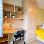 Center 4 Bedroom Townhouse - Sleeps 8