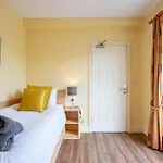 Center 4 Bedroom Townhouse - Sleeps 8 Semesterbostad