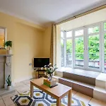 Center 4 Bedroom Townhouse - Sleeps 8