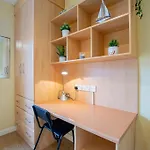 Center 4 Bedroom Townhouse - Sleeps 8 *