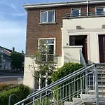 Center 4 Bedroom Townhouse - Sleeps 8 Semesterbostad