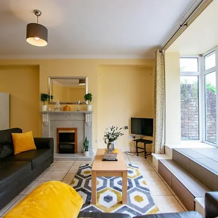 Center 4 Bedroom Townhouse - Sleeps 8 Ferienhaus
