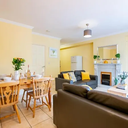 Center 4 Bedroom Townhouse - Sleeps 8