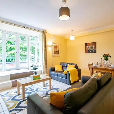 121 - Center 4 Bedroom Townhouse, Sleeps 6 Vakantiehuis Galway