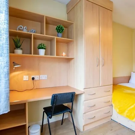 Center 4 Bedroom Townhouse - Sleeps 8