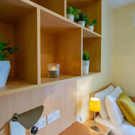 Center 4 Bedroom Townhouse - Sleeps 8 * Galway