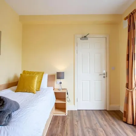 Center 4 Bedroom Townhouse - Sleeps 8 Ferienhaus