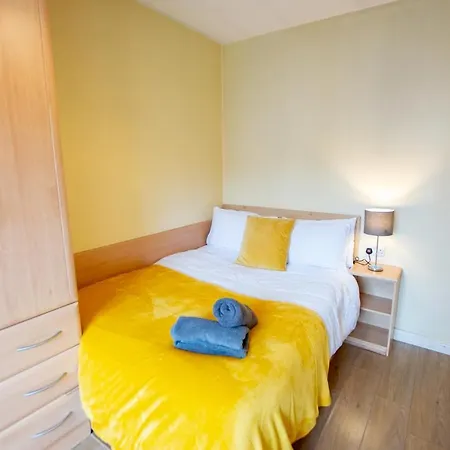 Center 4 Bedroom Townhouse - Sleeps 8 * Galway