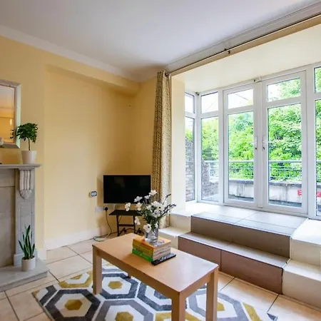 Center 4 Bedroom Townhouse - Sleeps 8