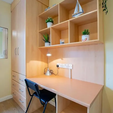 Center 4 Bedroom Townhouse - Sleeps 8 *