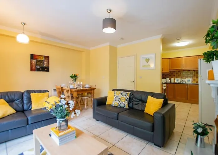 121 - Center 4 Bedroom Townhouse, Sleeps 6 *