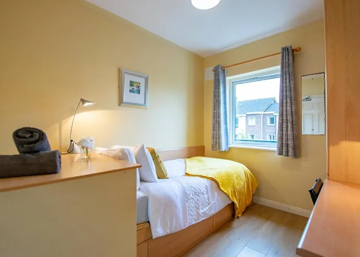 121 - Center 4 Bedroom Townhouse, Sleeps 6 * 戈尔韦