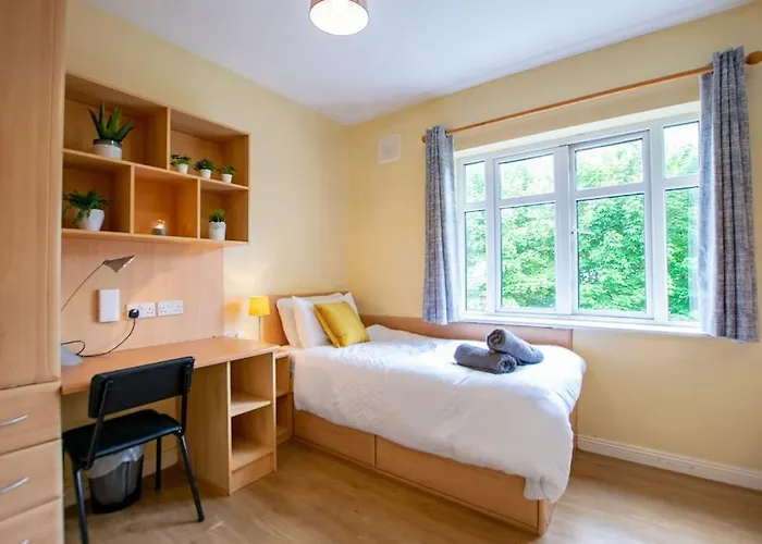 121 - Center 4 Bedroom Townhouse, Sleeps 6 *